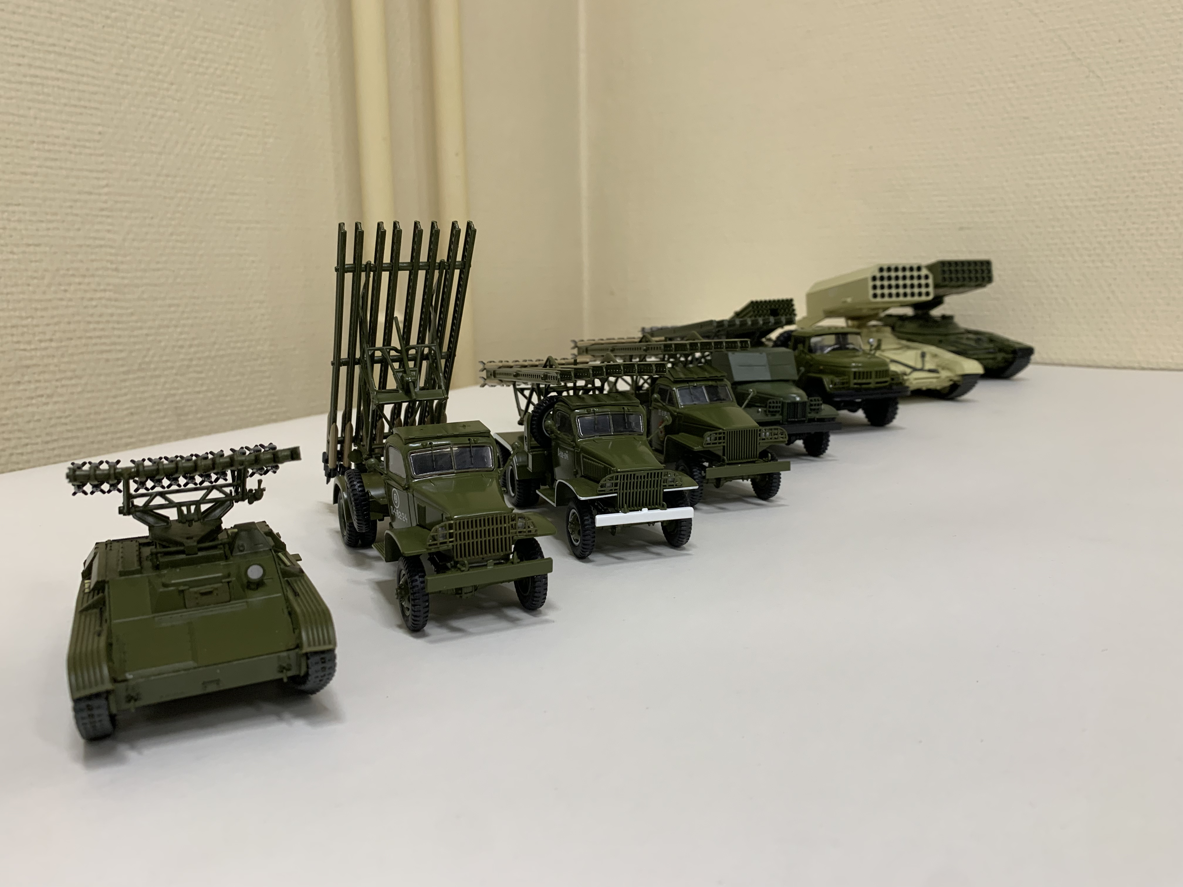 Выставка моделей военной техники.